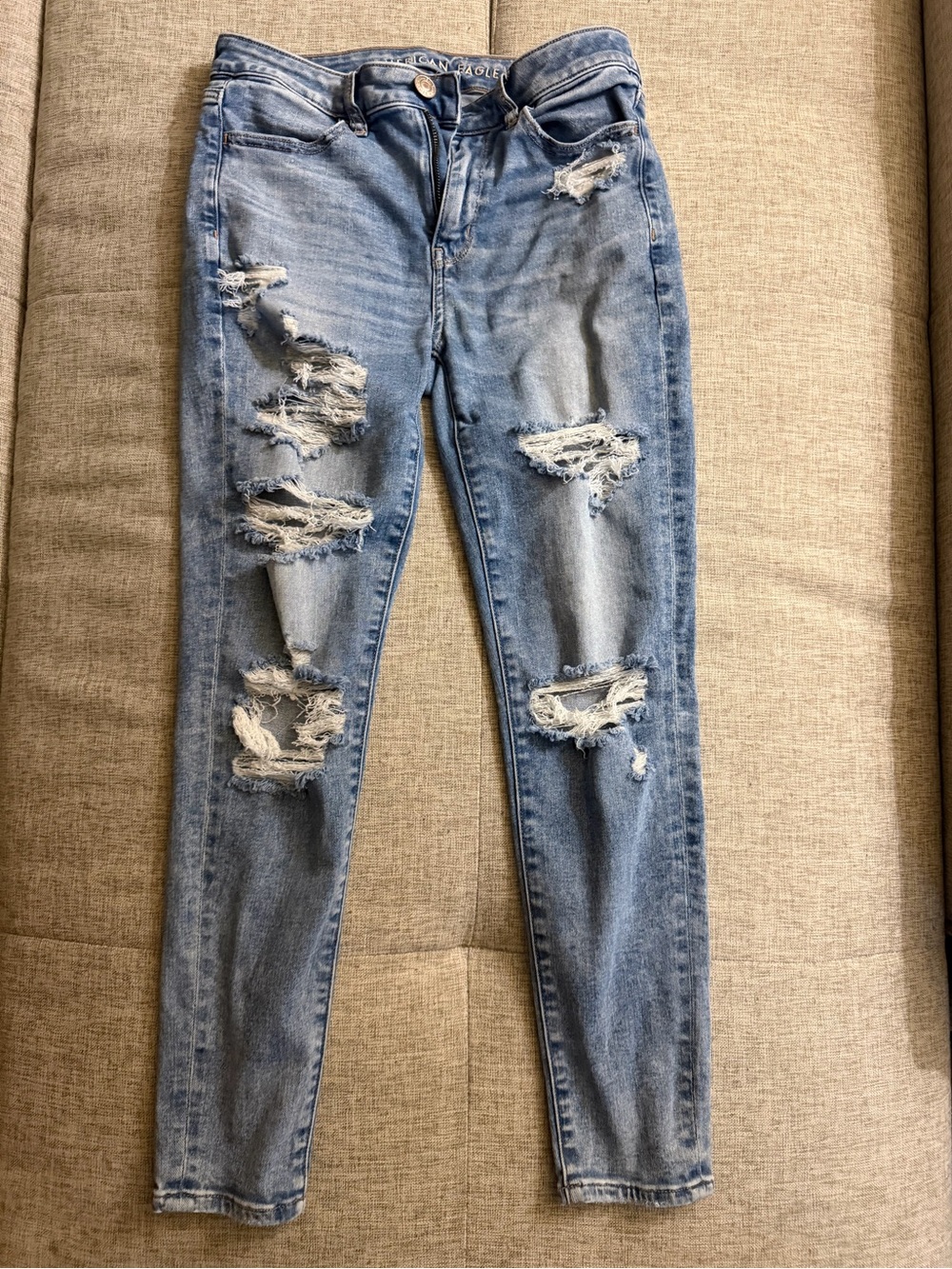 American Eagle Light Blue Distressed Women's Jeans